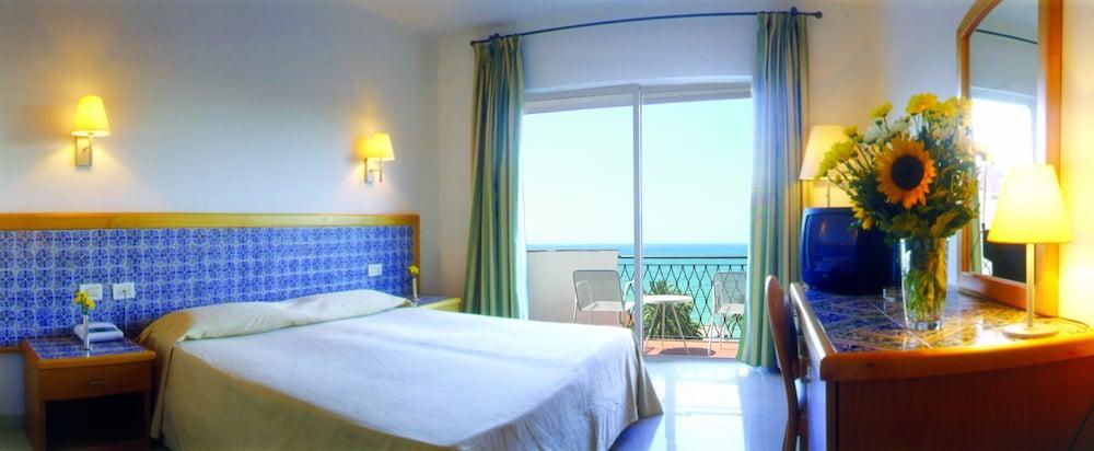 Hotel Moresco Diano Marina Exterior photo